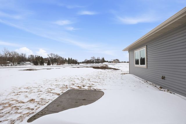 255 Eau Claire Avenue SE, Hutchinson, MN 55350