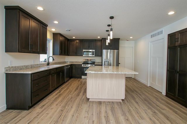 255 Eau Claire Avenue SE, Hutchinson, MN 55350