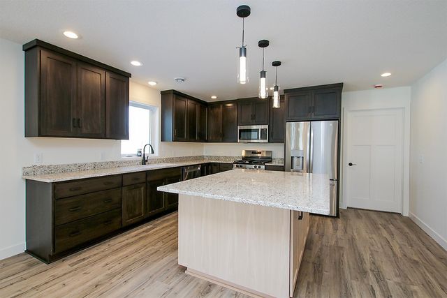 255 Eau Claire Avenue SE, Hutchinson, MN 55350