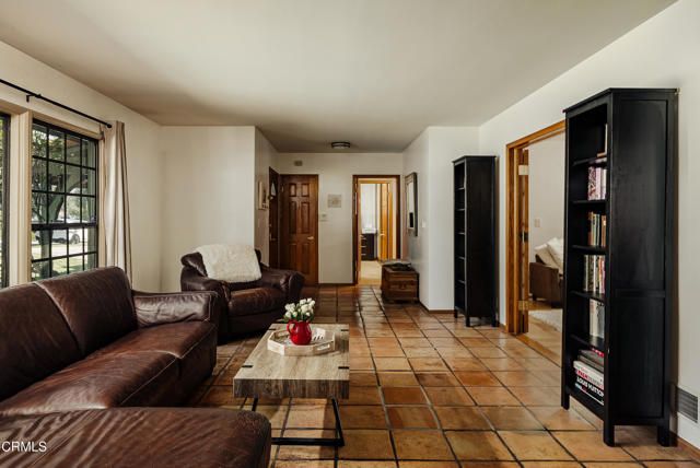 3818 Altura Avenue, La Crescenta, CA 91214