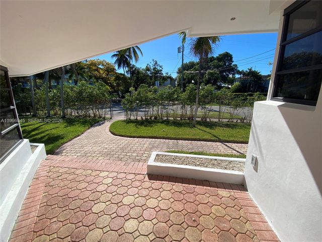 1101 Bay Dr, Miami Beach, FL 33141
