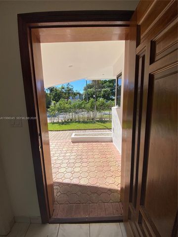 1101 Bay Dr, Miami Beach, FL 33141