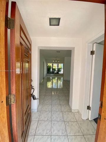 1101 Bay Dr, Miami Beach, FL 33141
