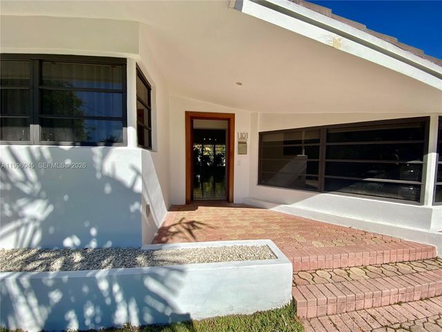 1101 Bay Dr, Miami Beach, FL 33141