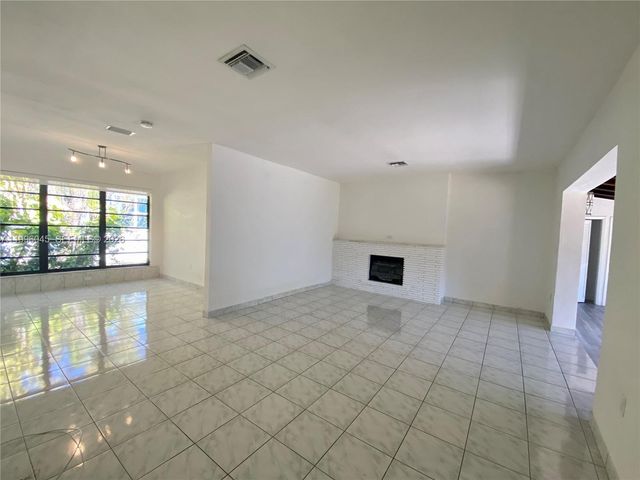 1101 Bay Dr, Miami Beach, FL 33141