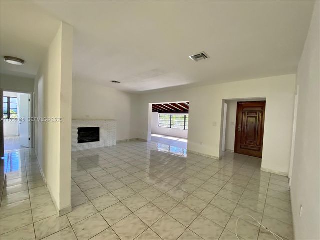 1101 Bay Dr, Miami Beach, FL 33141