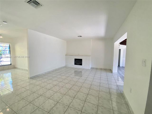 1101 Bay Dr, Miami Beach, FL 33141