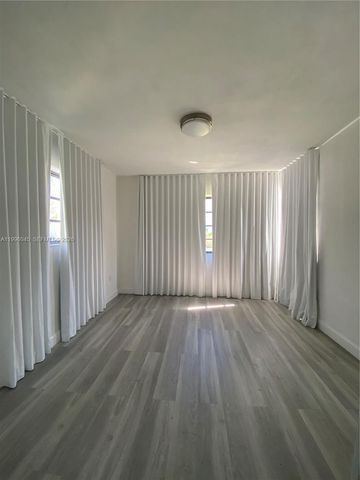 1101 Bay Dr, Miami Beach, FL 33141