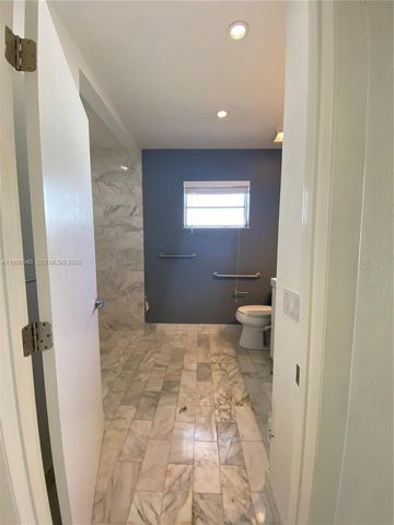 1101 Bay Dr, Miami Beach, FL 33141