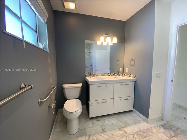 1101 Bay Dr, Miami Beach, FL 33141