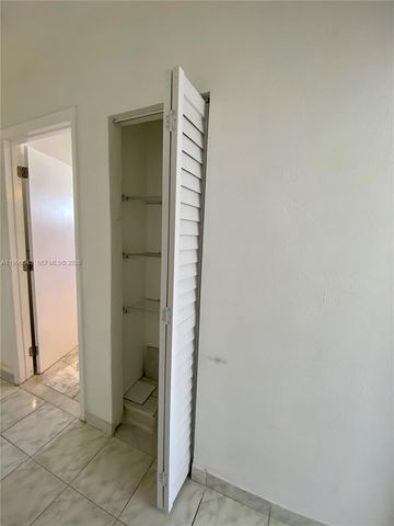 1101 Bay Dr, Miami Beach, FL 33141