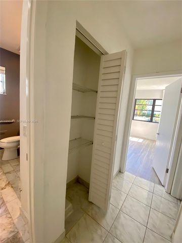 1101 Bay Dr, Miami Beach, FL 33141