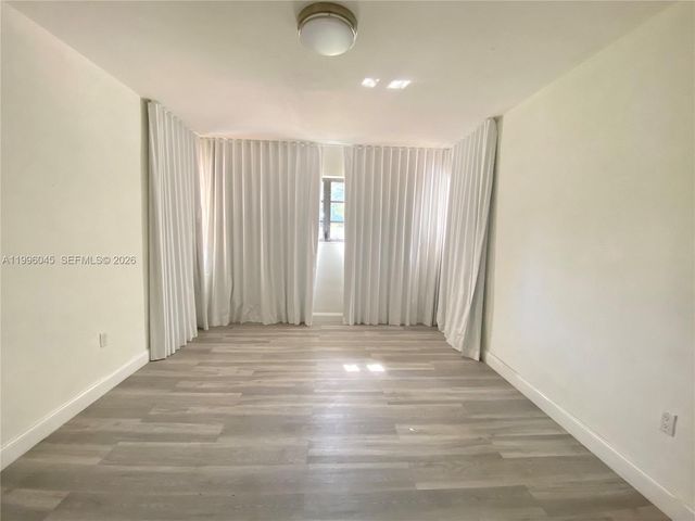 1101 Bay Dr, Miami Beach, FL 33141