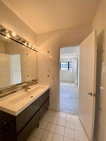 1101 Bay Dr, Miami Beach, FL 33141