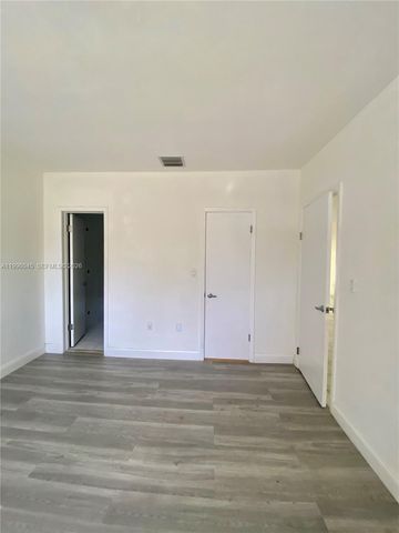 1101 Bay Dr, Miami Beach, FL 33141