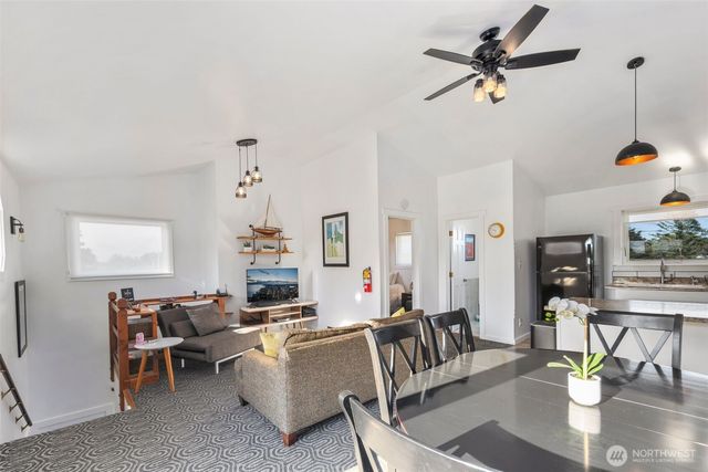 607 Ocean Beach Boulevard N, Long Beach, WA 98631