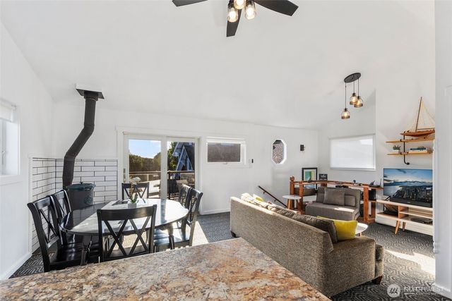 607 Ocean Beach Boulevard N, Long Beach, WA 98631