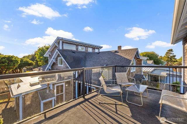 607 Ocean Beach Boulevard N, Long Beach, WA 98631