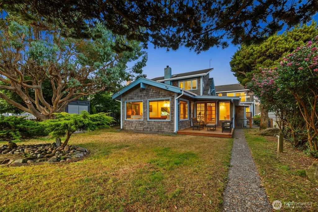 607 Ocean Beach Boulevard N, Long Beach, WA 98631