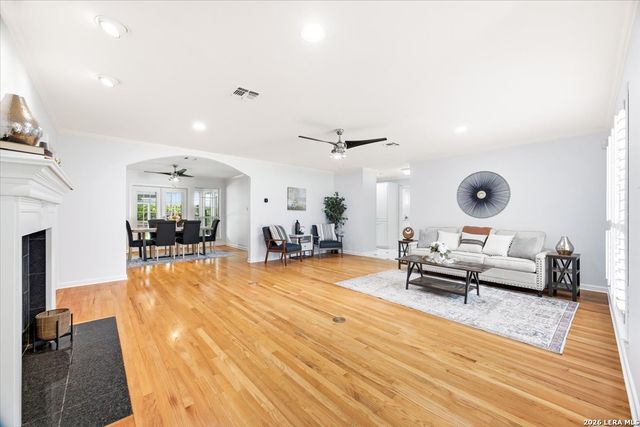 212 Eagle Pass, San Antonio, TX 78260