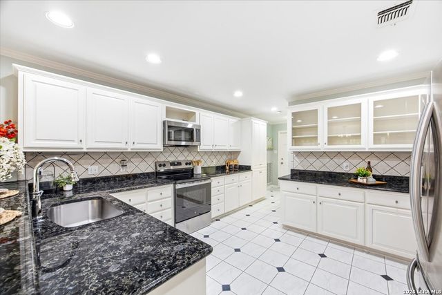 212 Eagle Pass, San Antonio, TX 78260