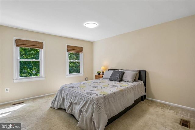 240 WATTS BRANCH PKWY, Rockville, MD 20850