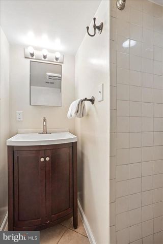 240 WATTS BRANCH PKWY, Rockville, MD 20850