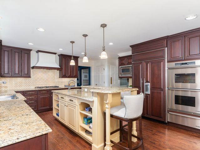 2137 Scarlet Oak Lane, Lisle, IL 60532