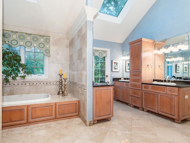 2137 Scarlet Oak Lane, Lisle, IL 60532