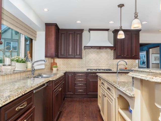 2137 Scarlet Oak Lane, Lisle, IL 60532