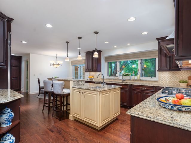2137 Scarlet Oak Lane, Lisle, IL 60532