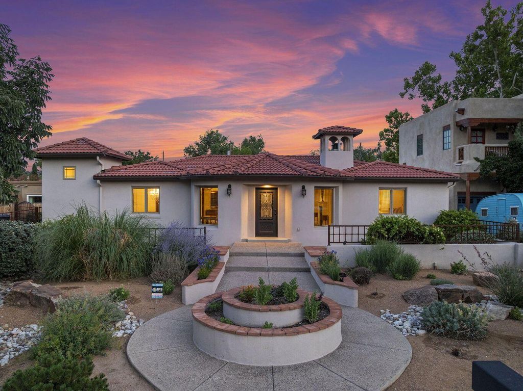 1702 PARK Avenue SW, Albuquerque, NM 87104