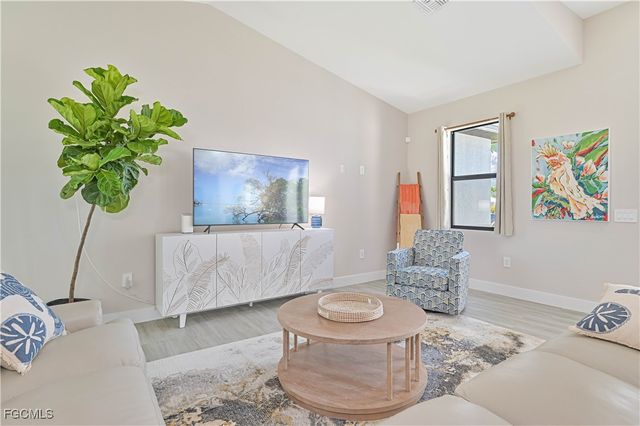 1137 SW 29th TER, Cape Coral, FL 33914