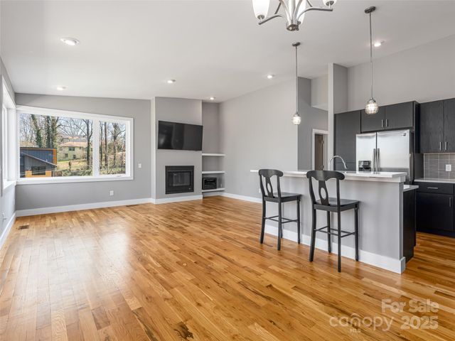 7 Mauricet Lane, Asheville, NC 28806