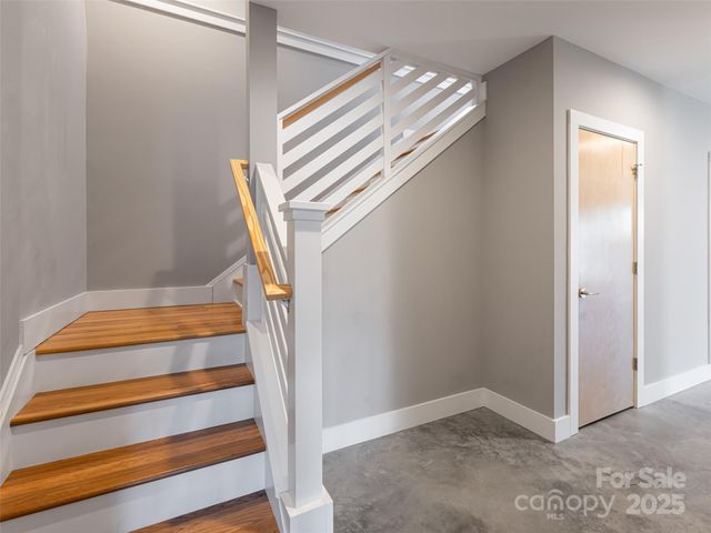 7 Mauricet Lane, Asheville, NC 28806