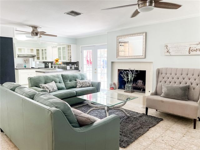 462 Poenisch Dr, Corpus Christi, TX 78412