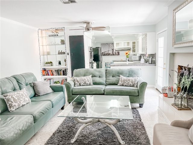 462 Poenisch Dr, Corpus Christi, TX 78412