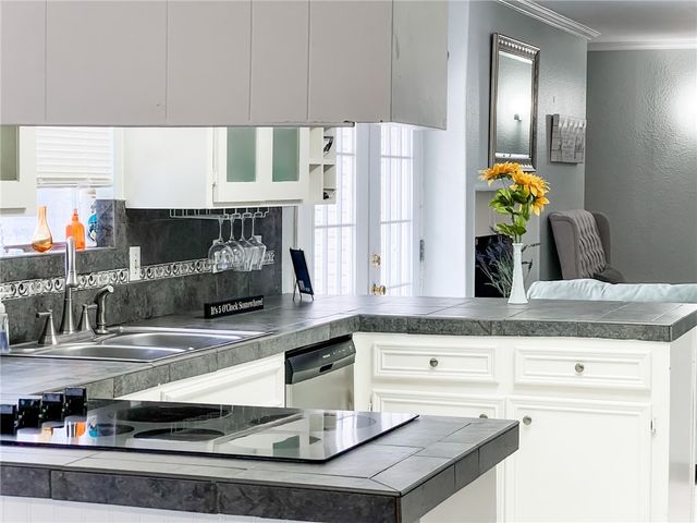 462 Poenisch Dr, Corpus Christi, TX 78412