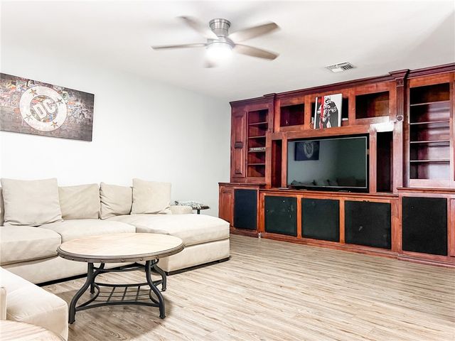 462 Poenisch Dr, Corpus Christi, TX 78412