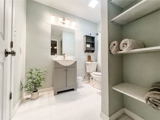 462 Poenisch Dr, Corpus Christi, TX 78412