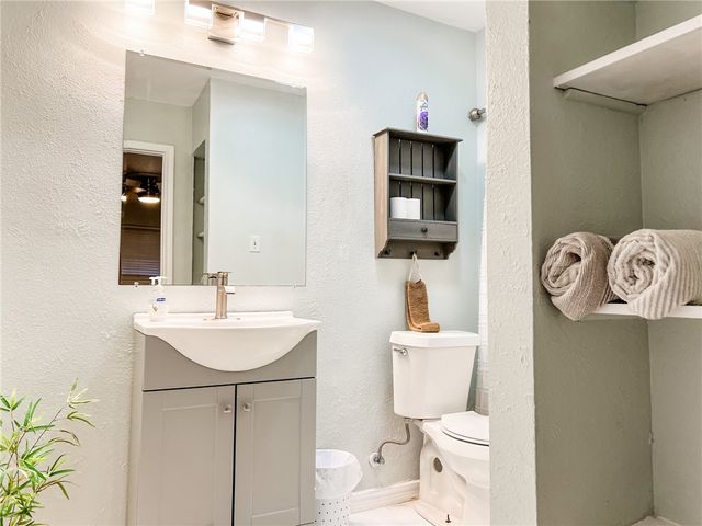 462 Poenisch Dr, Corpus Christi, TX 78412