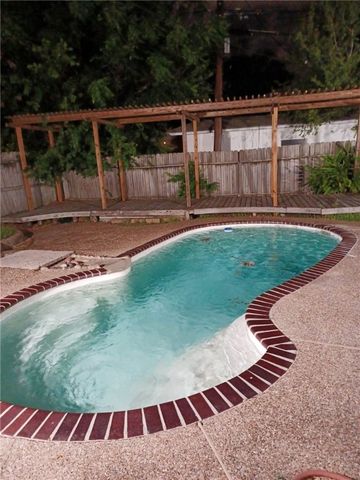 462 Poenisch Dr, Corpus Christi, TX 78412