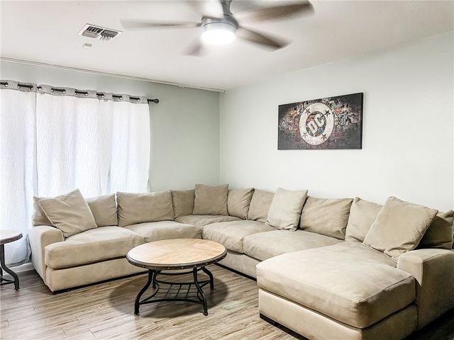 462 Poenisch Dr, Corpus Christi, TX 78412