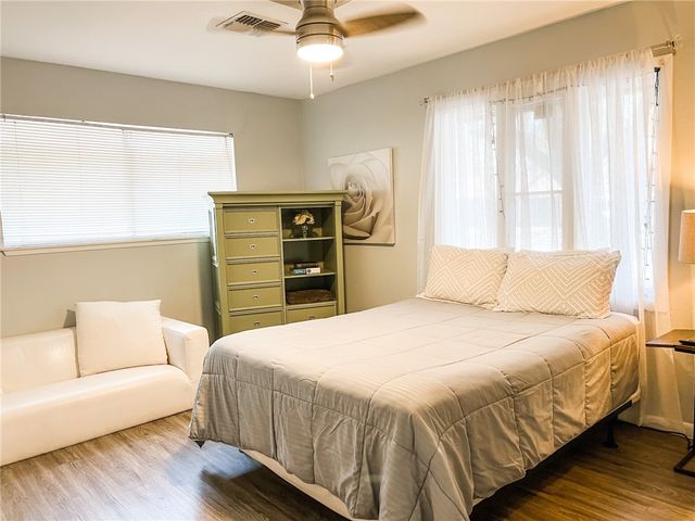 462 Poenisch Dr, Corpus Christi, TX 78412