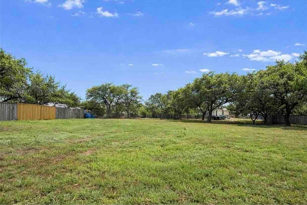 626 Pine Ave, Rockport, TX 78382 — photo 2