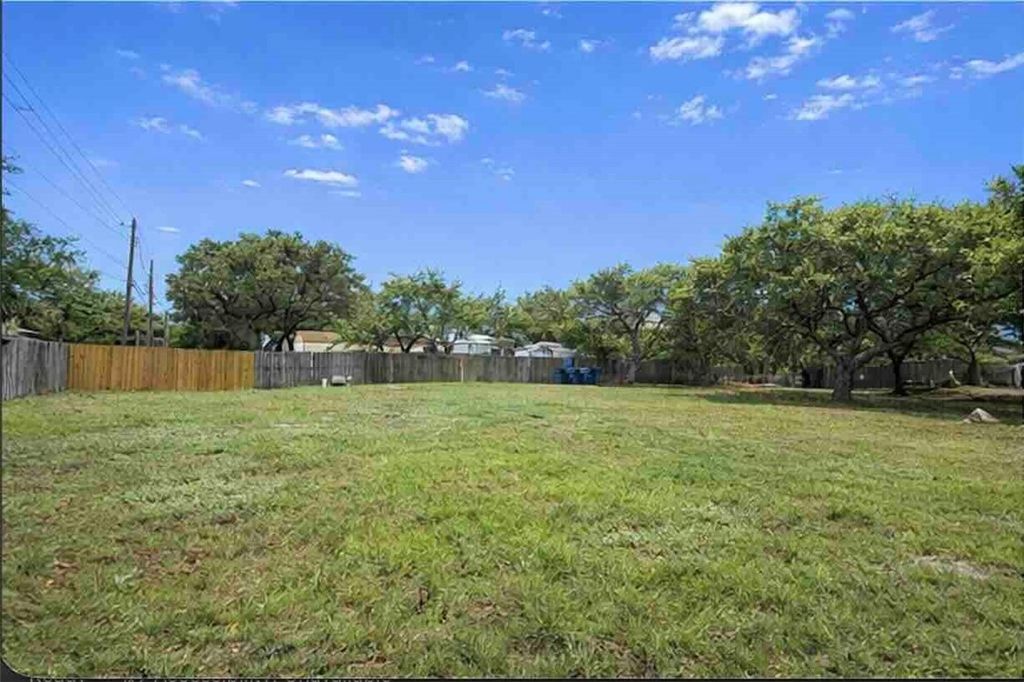 626 Pine Ave, Rockport, TX 78382 — photo 3