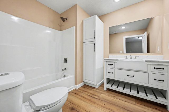 5882 Mullen Ridge Drive, Delton, MI 49046