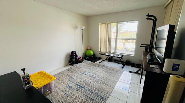 3650 Inverrary Dr 3T, Lauderhill, FL 33319