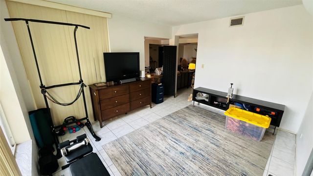 3650 Inverrary Dr 3T, Lauderhill, FL 33319