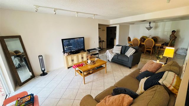 3650 Inverrary Dr 3T, Lauderhill, FL 33319